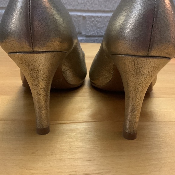 Nurture by Lamaze "Virtue" Gold Genuine leather open toe heels pumps Size 7M EUC - Picture 3 of 10